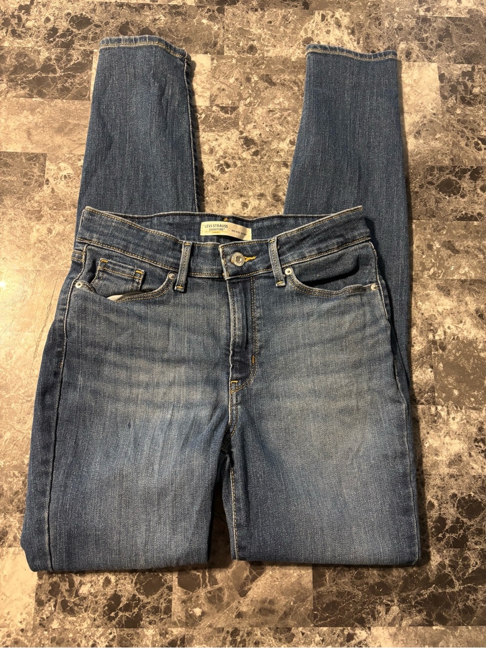 Signature by Levi Strauss Women's Skinny Jeans in Medium Blue